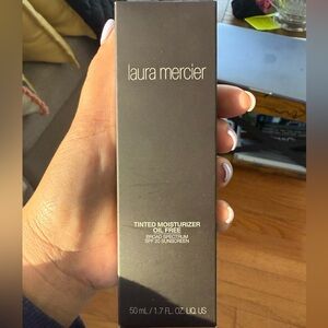 Laura Mercier Tinted Moisturizer - shade Walnut